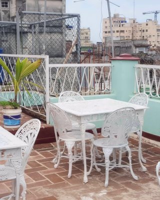 two-private-rooms-in-front-of-the-malecon-old-havana.1