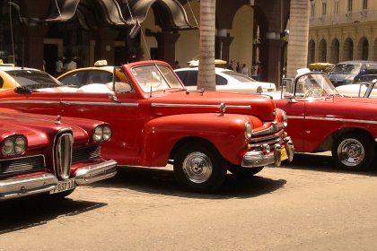 recorrido-en-un-auto-clasico-con-un-guia